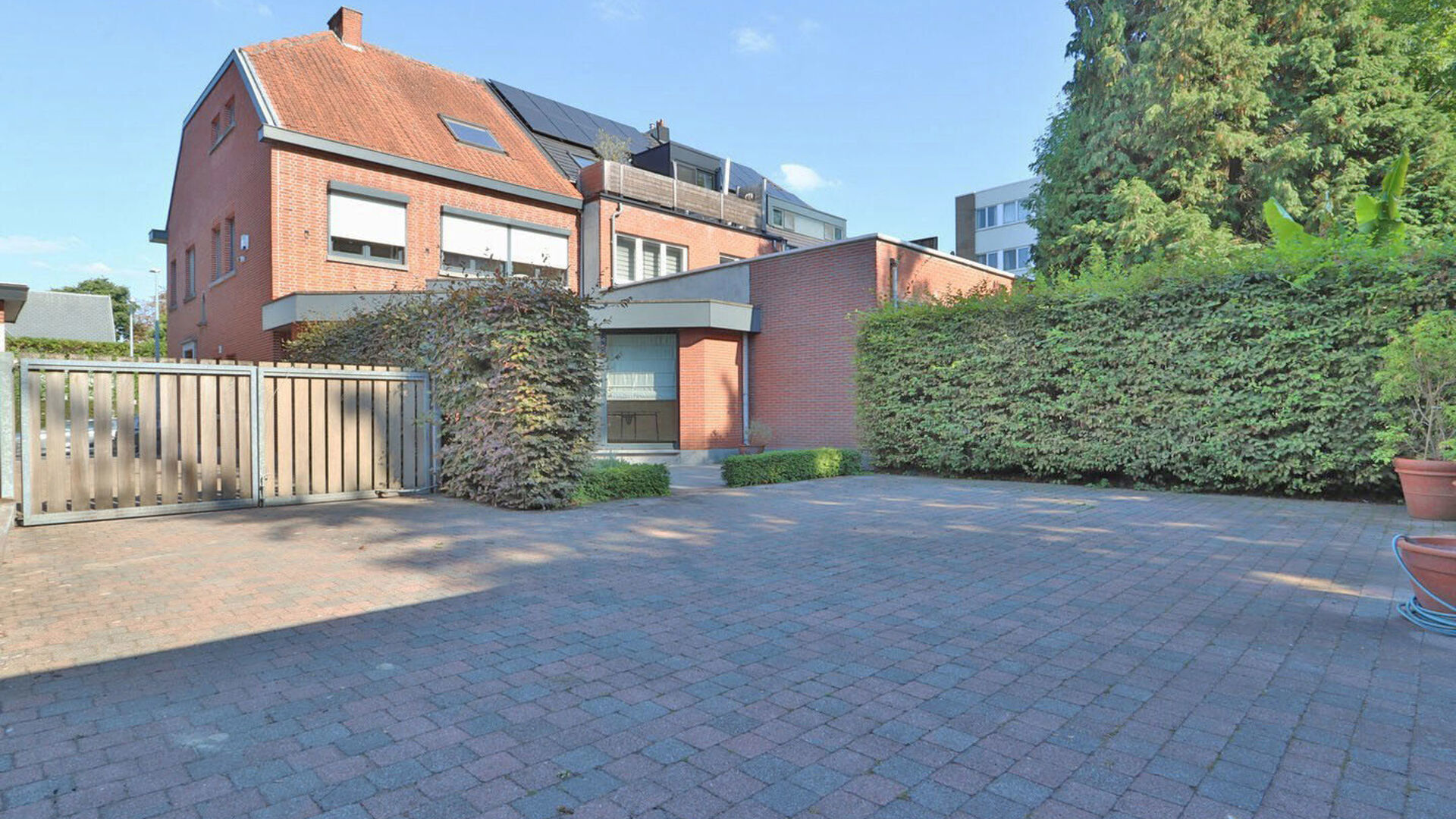 Gebouw voor gemengd gebruik te koop in Beveren