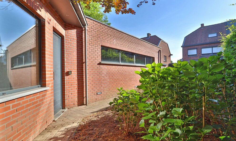 Gebouw voor gemengd gebruik te koop in Beveren