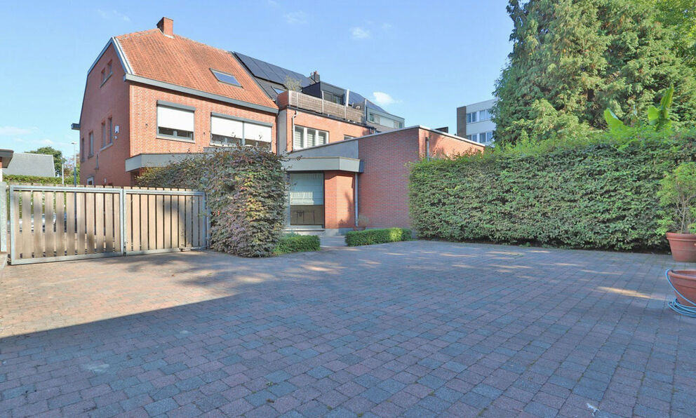 Gebouw voor gemengd gebruik te koop in Beveren
