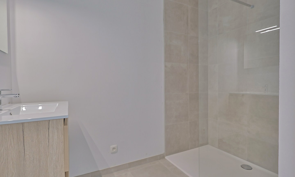 Gelijkvloerse verdieping te koop in Beveren